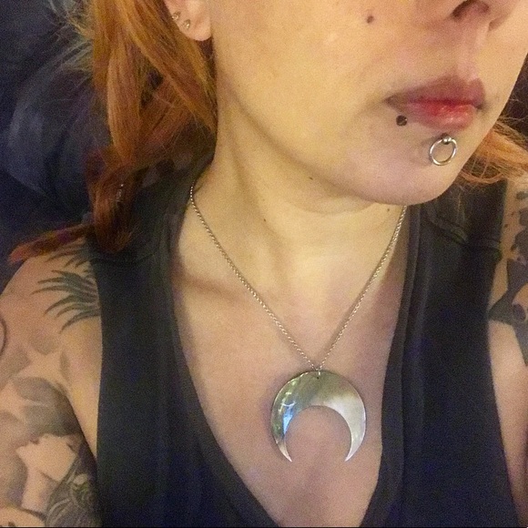 Genuine Mother of pearl crescent moon necklace - Picture 8 of 8